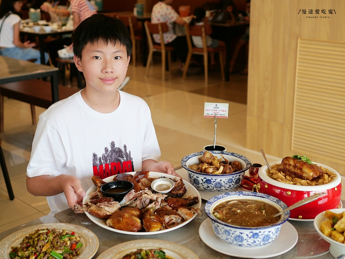 南投竹山美食｜拜拜完直接開吃「豪客窯烤雞 紫南宮店」皮脆肉嫩的高溫窯烤雞迷人飄香，澎湃辦桌料理一次滿足！紫南宮美食推薦｜竹山甕仔雞推薦