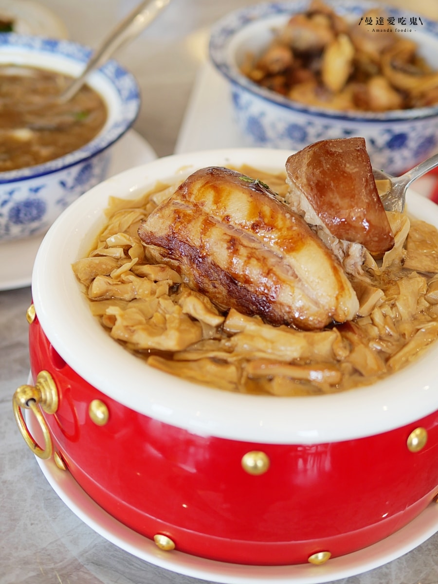 南投竹山美食｜拜拜完直接開吃「豪客窯烤雞 紫南宮店」皮脆肉嫩的高溫窯烤雞迷人飄香，澎湃辦桌料理一次滿足！紫南宮美食推薦｜竹山甕仔雞推薦