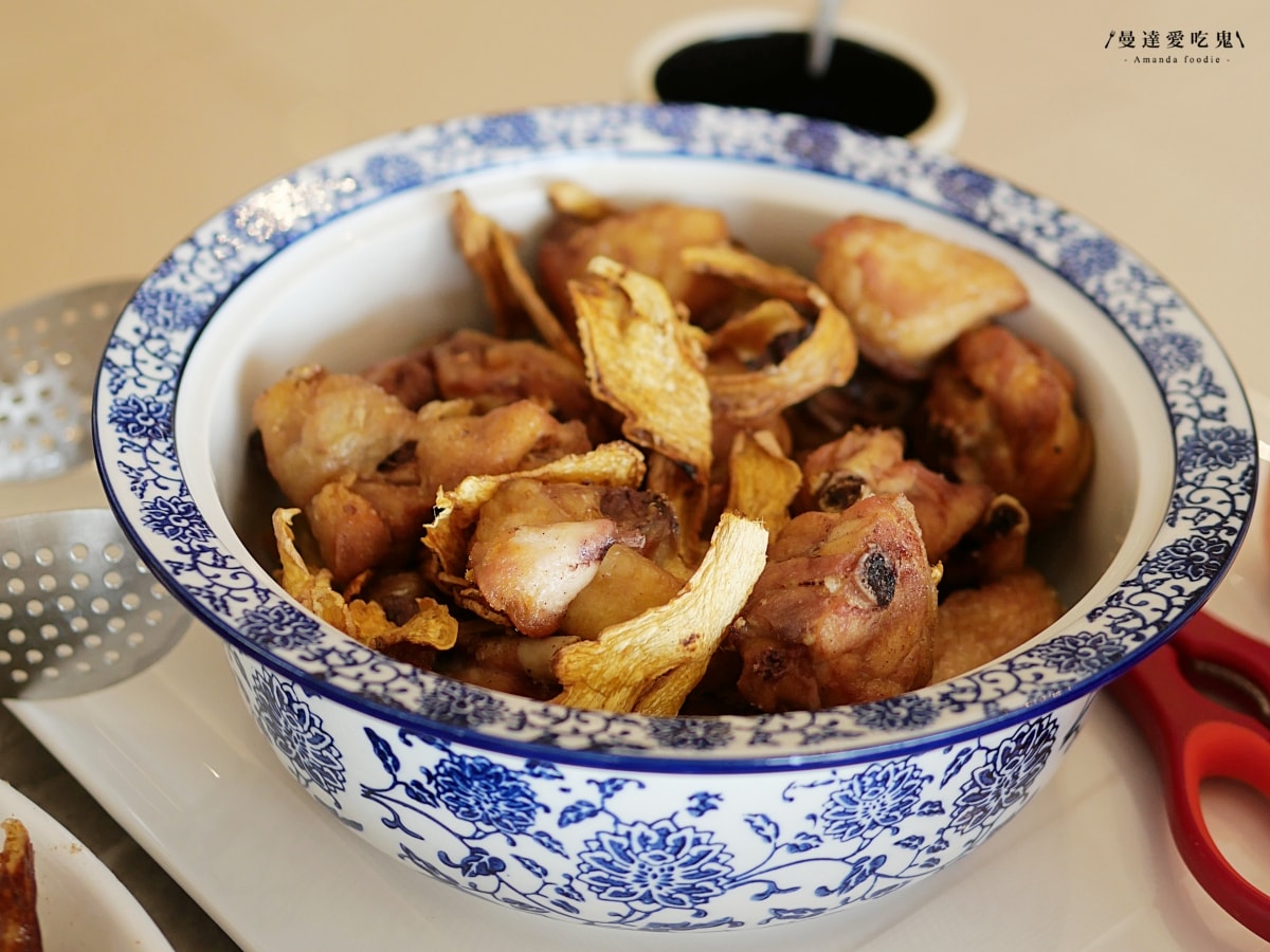 南投竹山美食｜拜拜完直接開吃「豪客窯烤雞 紫南宮店」皮脆肉嫩的高溫窯烤雞迷人飄香，澎湃辦桌料理一次滿足！紫南宮美食推薦｜竹山甕仔雞推薦