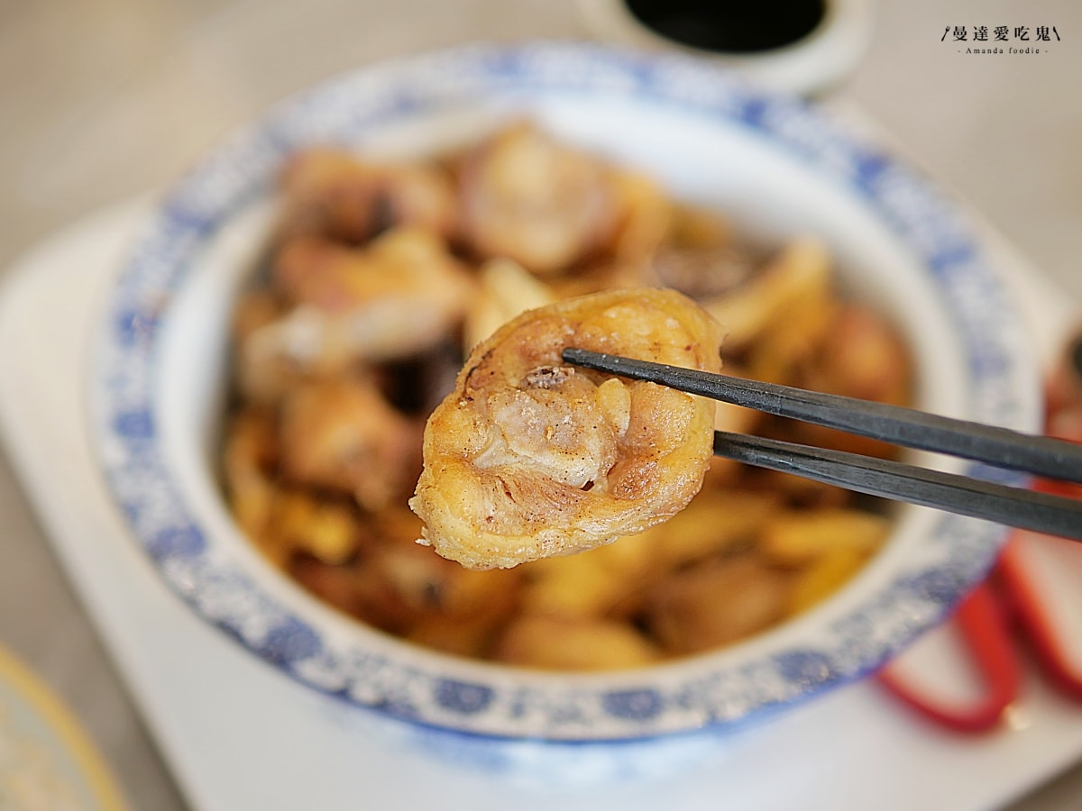 南投竹山美食｜拜拜完直接開吃「豪客窯烤雞 紫南宮店」皮脆肉嫩的高溫窯烤雞迷人飄香，澎湃辦桌料理一次滿足！紫南宮美食推薦｜竹山甕仔雞推薦