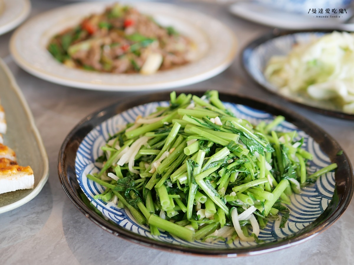 南投竹山美食｜拜拜完直接開吃「豪客窯烤雞 紫南宮店」皮脆肉嫩的高溫窯烤雞迷人飄香，澎湃辦桌料理一次滿足！紫南宮美食推薦｜竹山甕仔雞推薦