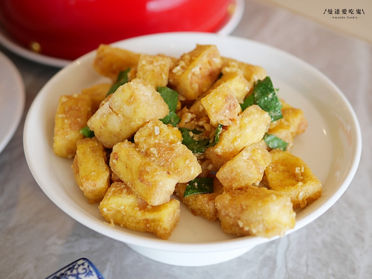 南投竹山美食｜拜拜完直接開吃「豪客窯烤雞 紫南宮店」皮脆肉嫩的高溫窯烤雞迷人飄香，澎湃辦桌料理一次滿足！紫南宮美食推薦｜竹山甕仔雞推薦