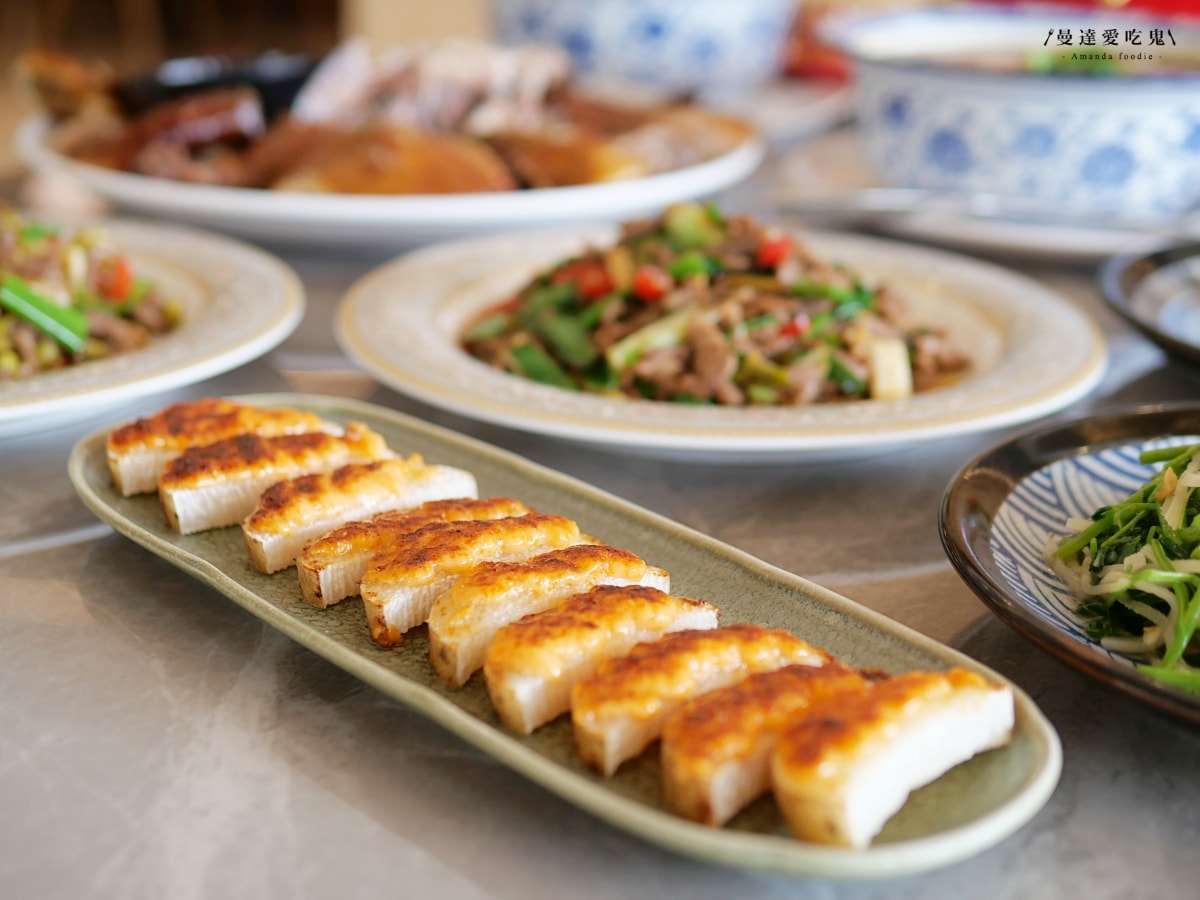 南投竹山美食｜拜拜完直接開吃「豪客窯烤雞 紫南宮店」皮脆肉嫩的高溫窯烤雞迷人飄香，澎湃辦桌料理一次滿足！紫南宮美食推薦｜竹山甕仔雞推薦