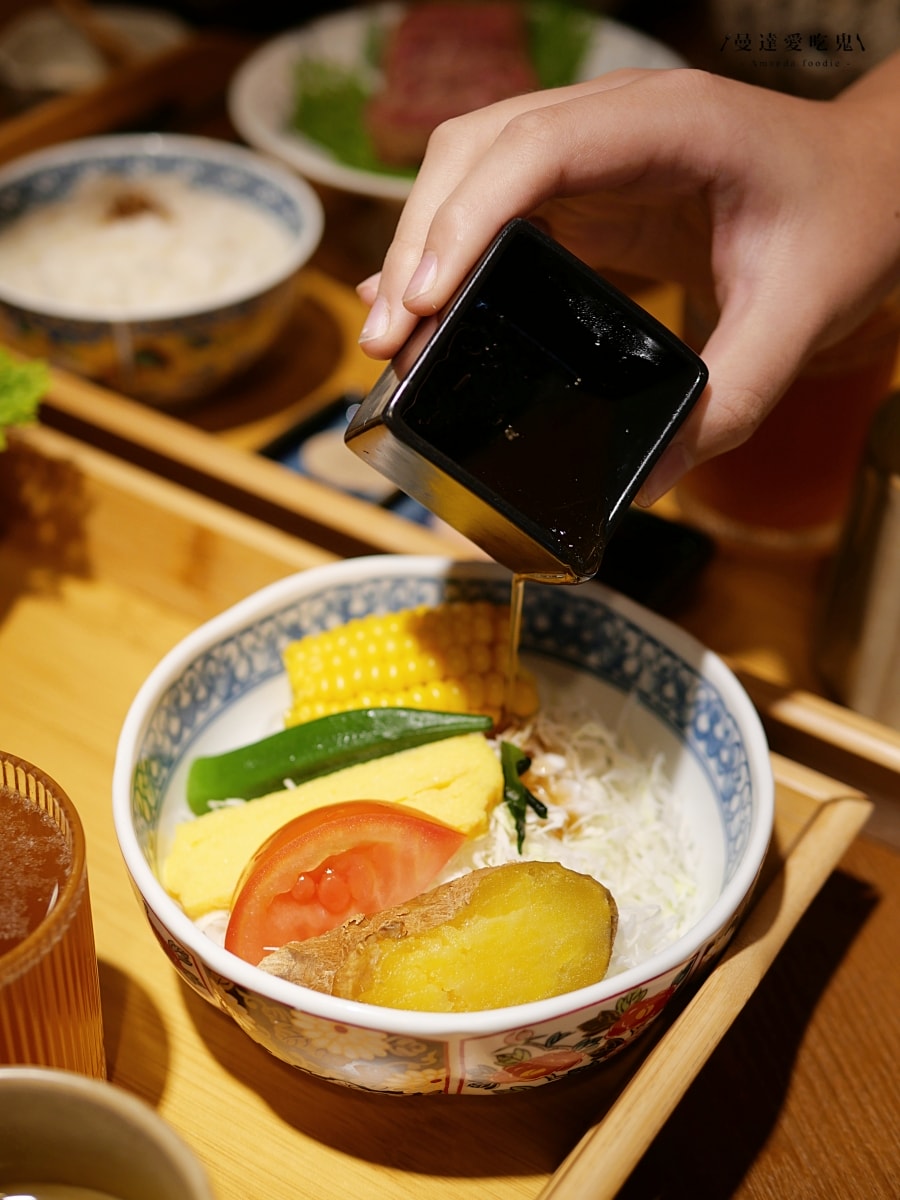 太銷魂！自己掌握熟度的迷人日式炸牛排定食「萩椛炸牛排 牛かつ專門店安平店」質感靜謐空間與職人料理的完美結合！安平美食推薦｜台南聚餐推薦