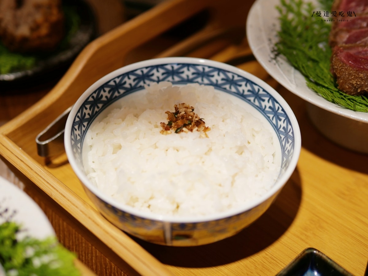 太銷魂！自己掌握熟度的迷人日式炸牛排定食「萩椛炸牛排 牛かつ專門店安平店」質感靜謐空間與職人料理的完美結合！安平美食推薦｜台南聚餐推薦
