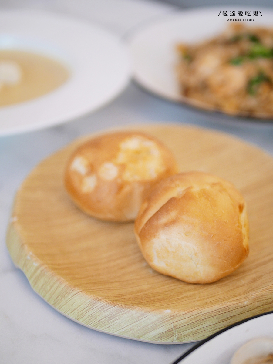 台中一中商圈義式餐廳氛圍感滿分「Paradiso爬樓梯」XO醬鮮蝦炒飯必點，平價聚餐約會好選擇！台中聚餐推薦｜一中商圈美食