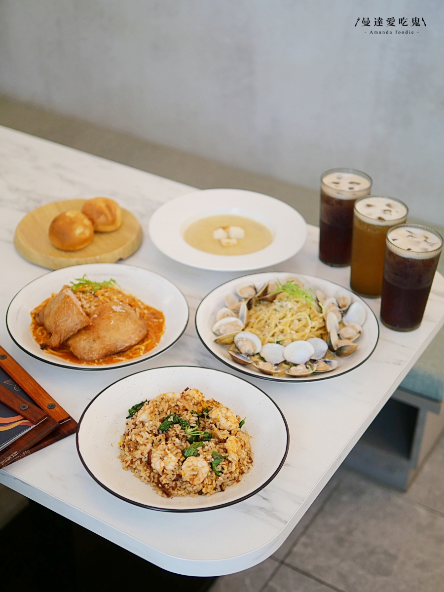 台中一中商圈義式餐廳氛圍感滿分「Paradiso爬樓梯」XO醬鮮蝦炒飯必點，平價聚餐約會好選擇！台中聚餐推薦｜一中商圈美食