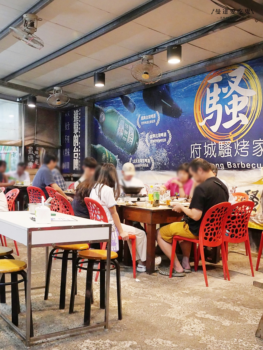 台南東區美食｜熱炒、燒烤一次滿足「府城騷烤家」成大學生與在地人晚餐宵夜愛店，鮭魚卵豬油拌飯太邪惡！成大美食推薦｜台南東區美食