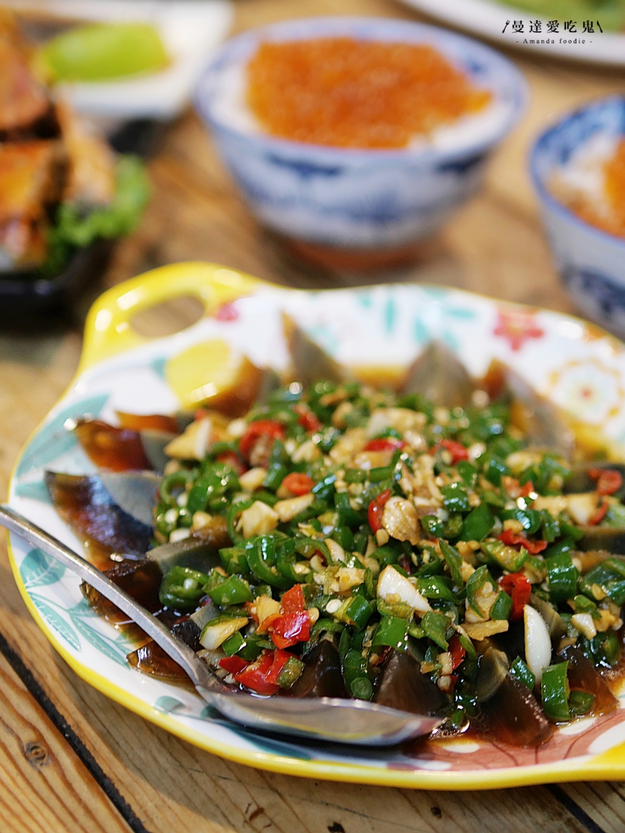 台南東區美食｜熱炒、燒烤一次滿足「府城騷烤家」成大學生與在地人晚餐宵夜愛店，鮭魚卵豬油拌飯太邪惡！成大美食推薦｜台南東區美食