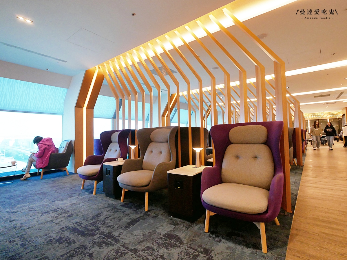 桃園機場貴賓室開箱「Oriental Club Lounge 東方宇逸貴賓室」熱呼呼牛肉麵吃起來，使用中國信託鼎極卡免費進場超享受！免費機場貴賓室｜桃機貴賓室開箱