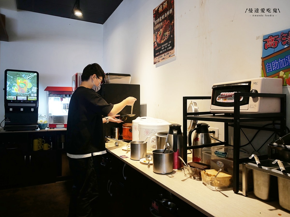 這澎湃份量說是一人份你敢信!難怪整間店直接爆滿「瘋鍋火烤兩吃大甲總店」火鍋燒肉雙享受,自助吧吃到飽的台中聚餐好去處!台中美食推薦|大甲聚餐推薦 - 第5張圖 這澎湃份量說是一人份你敢信!難怪整間店直接爆滿「瘋鍋火烤兩吃大甲總店」火鍋燒肉雙享受,自助吧吃到飽的台中聚餐好去處!台中美食推薦|大甲聚餐推薦