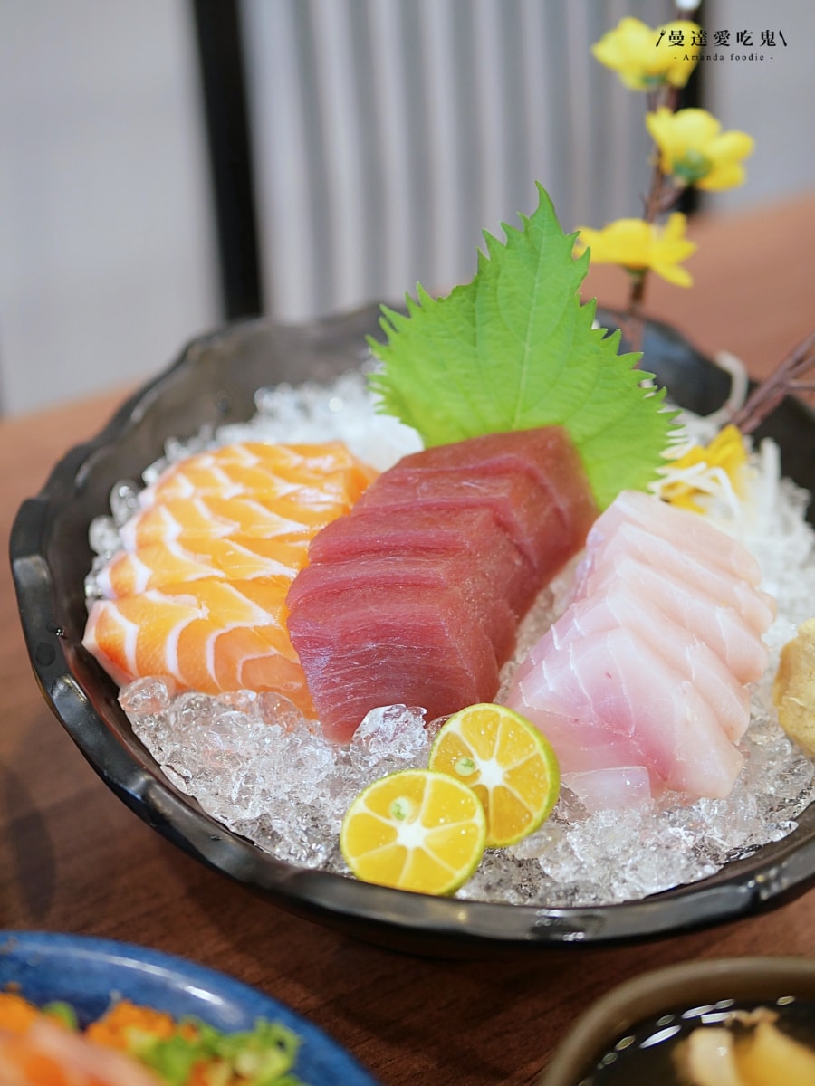 日料店新增自助吧整個大加分「纓風壽司永康店」期間限定玫瑰花丼超吸睛，營業到半夜12點很可以！永康美食推薦｜台南日料推薦