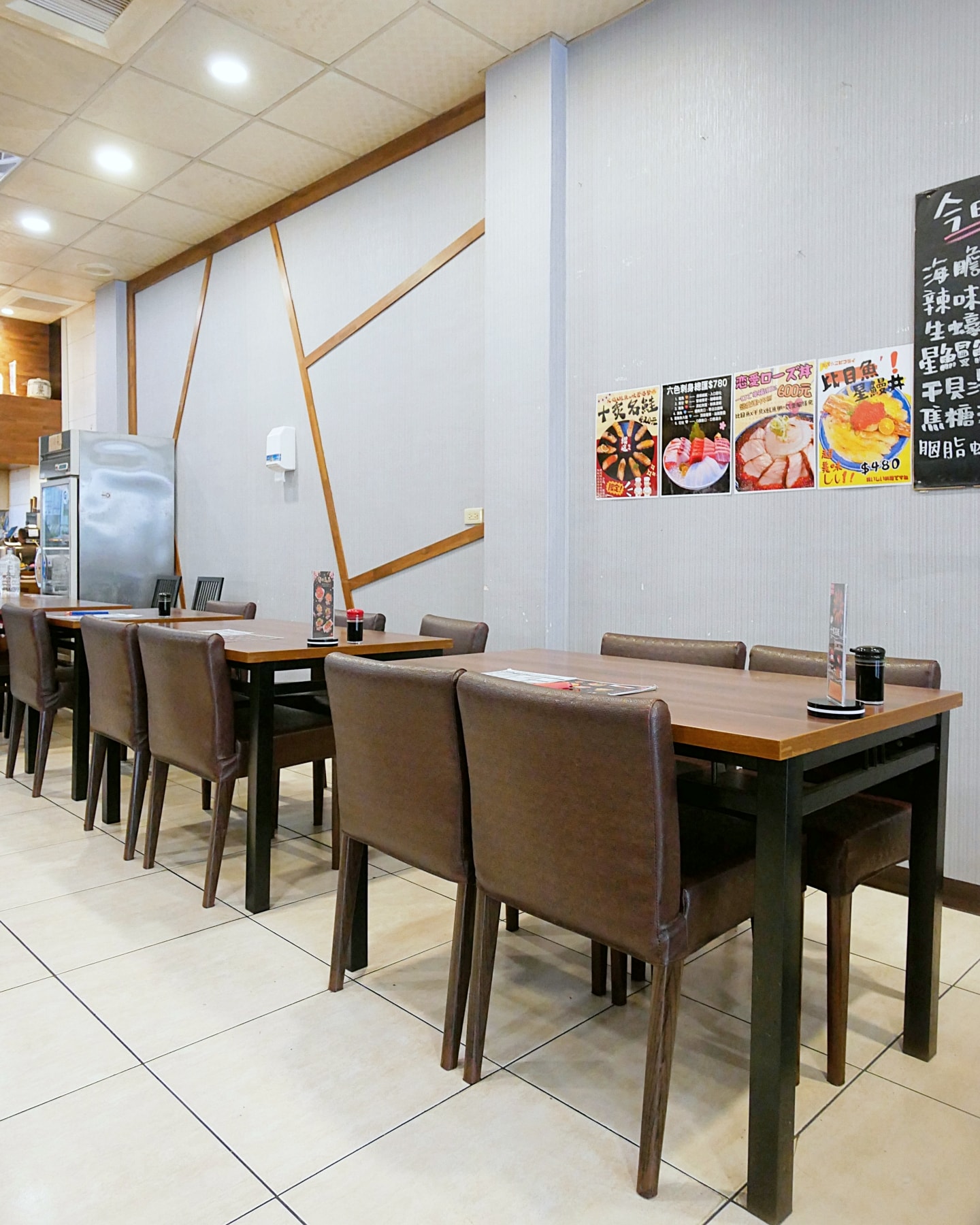 日料店新增自助吧整個大加分「纓風壽司永康店」期間限定玫瑰花丼超吸睛，營業到半夜12點很可以！永康美食推薦｜台南日料推薦