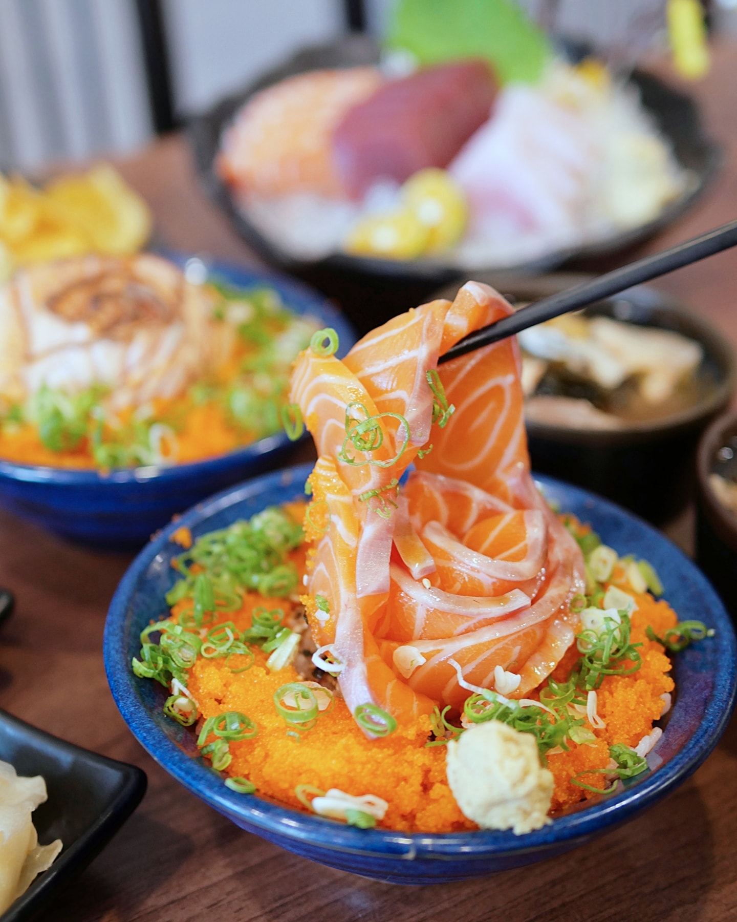 日料店新增自助吧整個大加分「纓風壽司永康店」期間限定玫瑰花丼超吸睛，營業到半夜12點很可以！永康美食推薦｜台南日料推薦