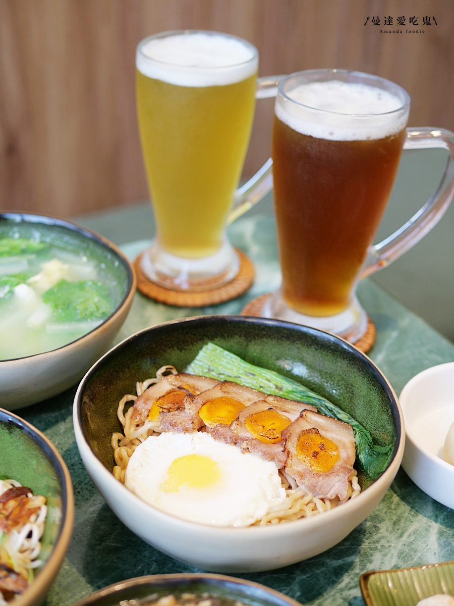 安平家樂福旁的人氣北方麵食「酥香居北方精緻食府安平店」質感系用餐空間，連甜點都讓人驚喜！台南中西區美食｜台南聚餐推薦