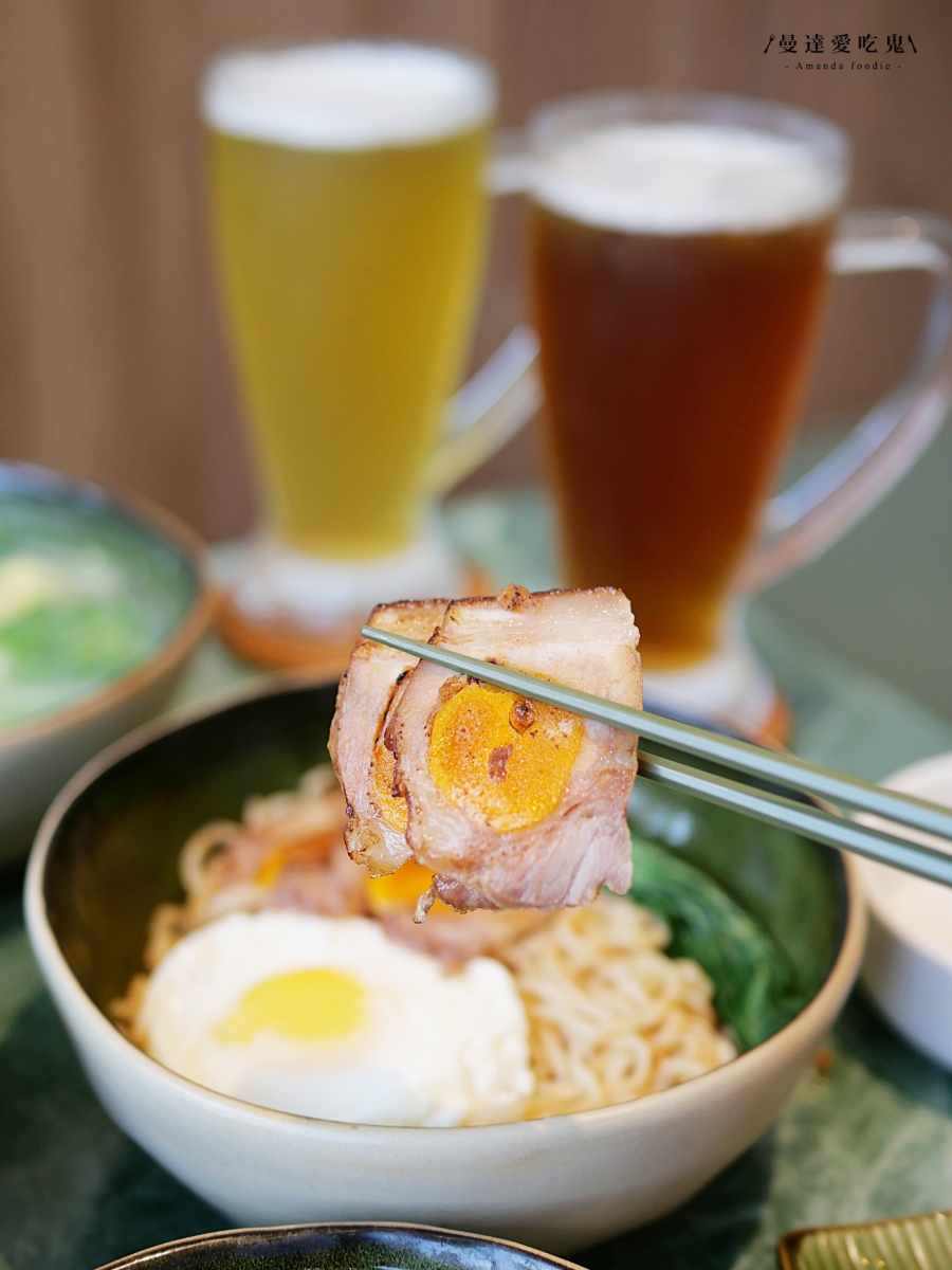 安平家樂福旁的人氣北方麵食「酥香居北方精緻食府安平店」質感系用餐空間，連甜點都讓人驚喜！台南中西區美食｜台南聚餐推薦