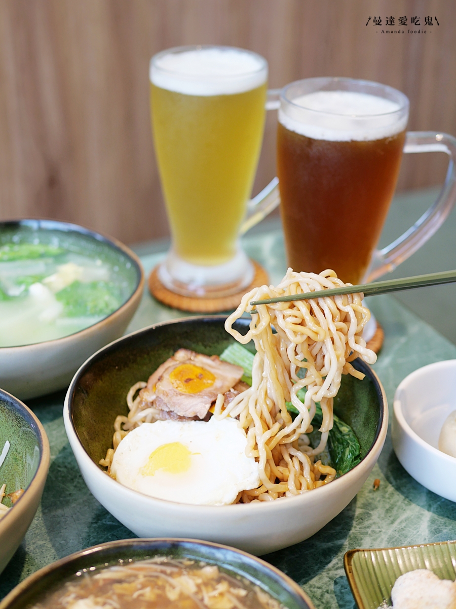 安平家樂福旁的人氣北方麵食「酥香居北方精緻食府安平店」質感系用餐空間，連甜點都讓人驚喜！台南中西區美食｜台南聚餐推薦