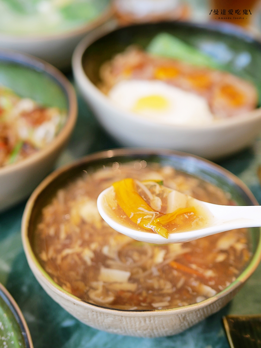 安平家樂福旁的人氣北方麵食「酥香居北方精緻食府安平店」質感系用餐空間，連甜點都讓人驚喜！台南中西區美食｜台南聚餐推薦