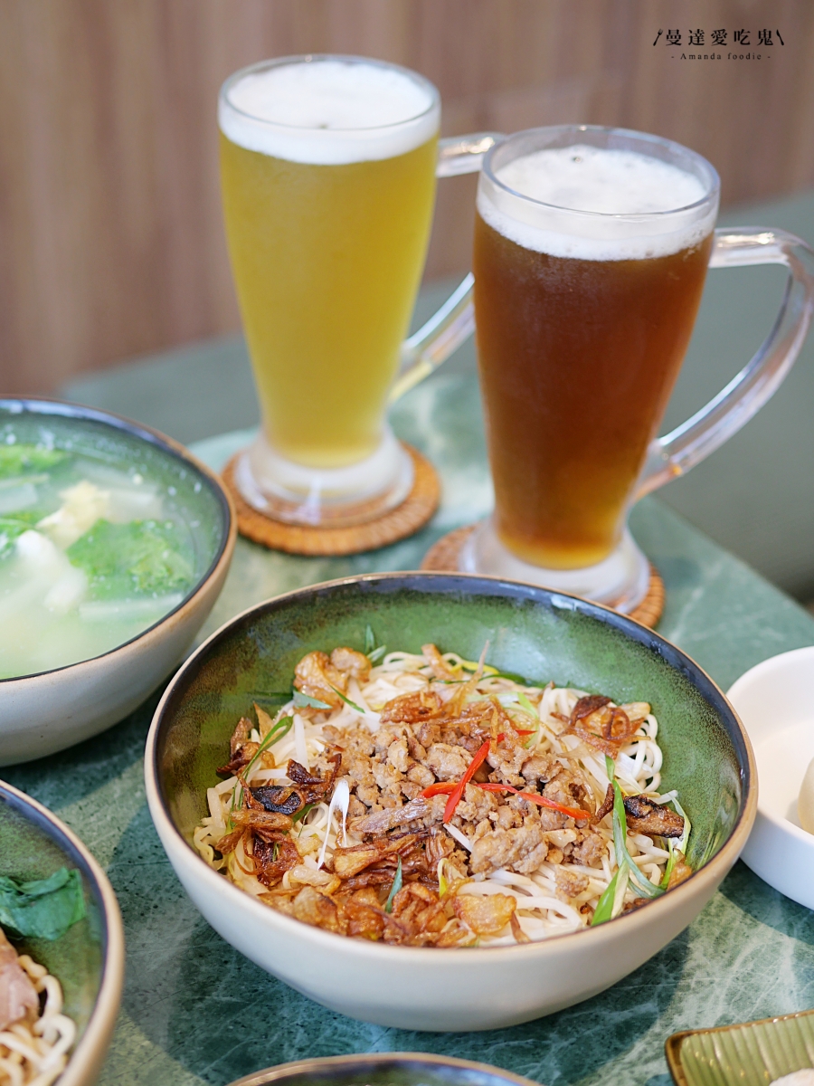 安平家樂福旁的人氣北方麵食「酥香居北方精緻食府安平店」質感系用餐空間，連甜點都讓人驚喜！台南中西區美食｜台南聚餐推薦