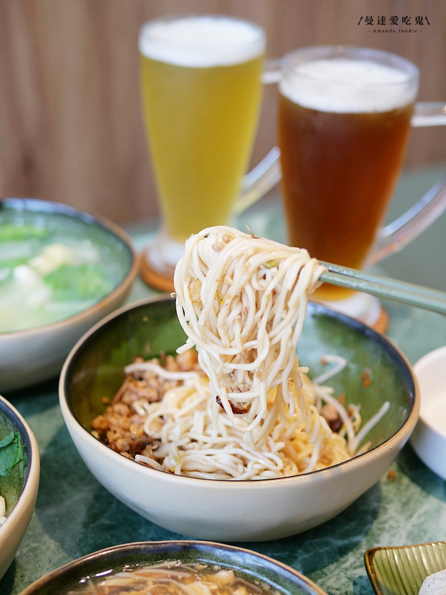 安平家樂福旁的人氣北方麵食「酥香居北方精緻食府安平店」質感系用餐空間，連甜點都讓人驚喜！台南中西區美食｜台南聚餐推薦
