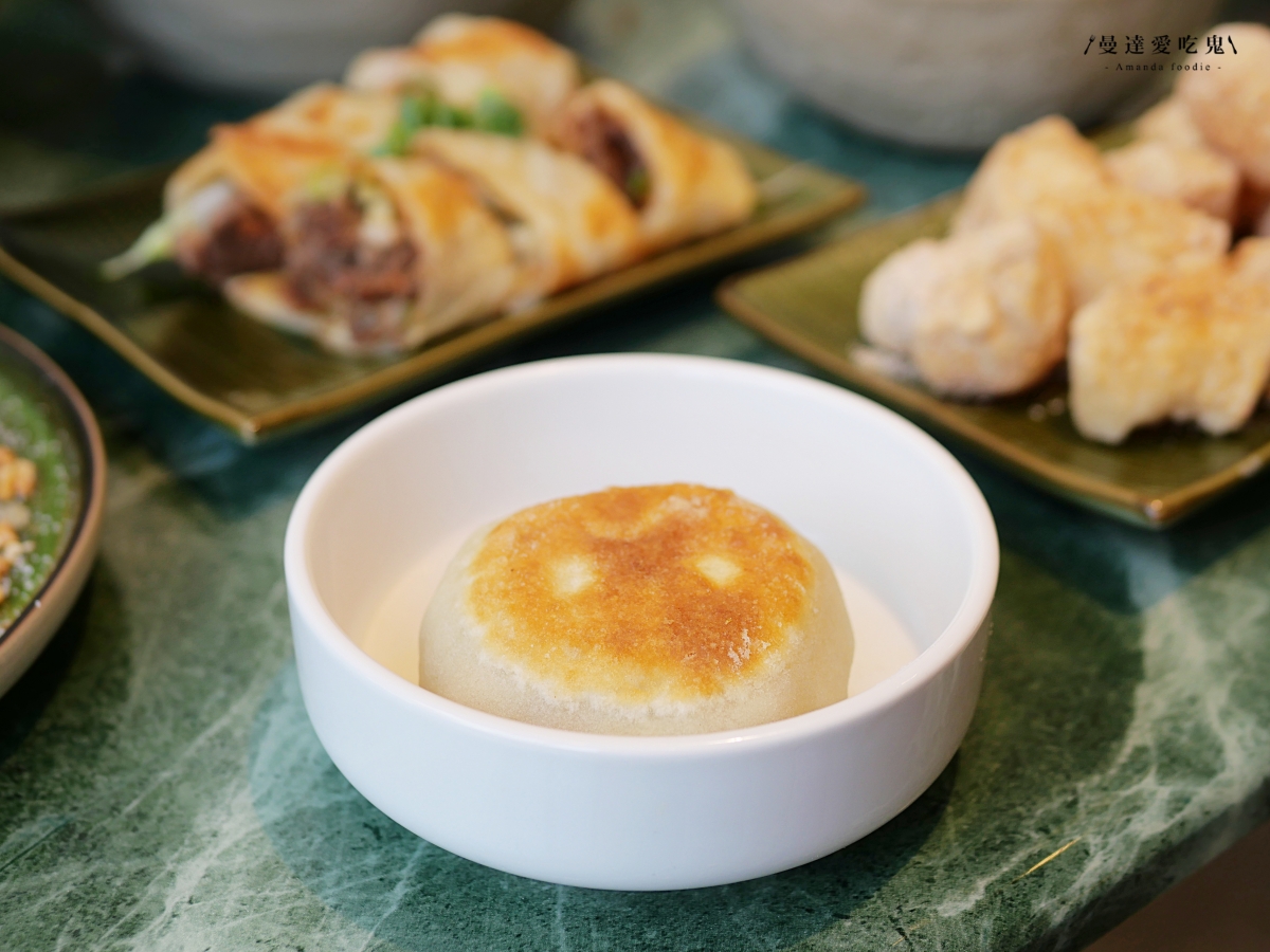 安平家樂福旁的人氣北方麵食「酥香居北方精緻食府安平店」質感系用餐空間，連甜點都讓人驚喜！台南中西區美食｜台南聚餐推薦