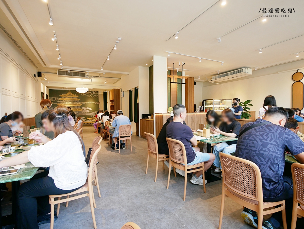 安平家樂福旁的人氣北方麵食「酥香居北方精緻食府安平店」質感系用餐空間，連甜點都讓人驚喜！台南中西區美食｜台南聚餐推薦