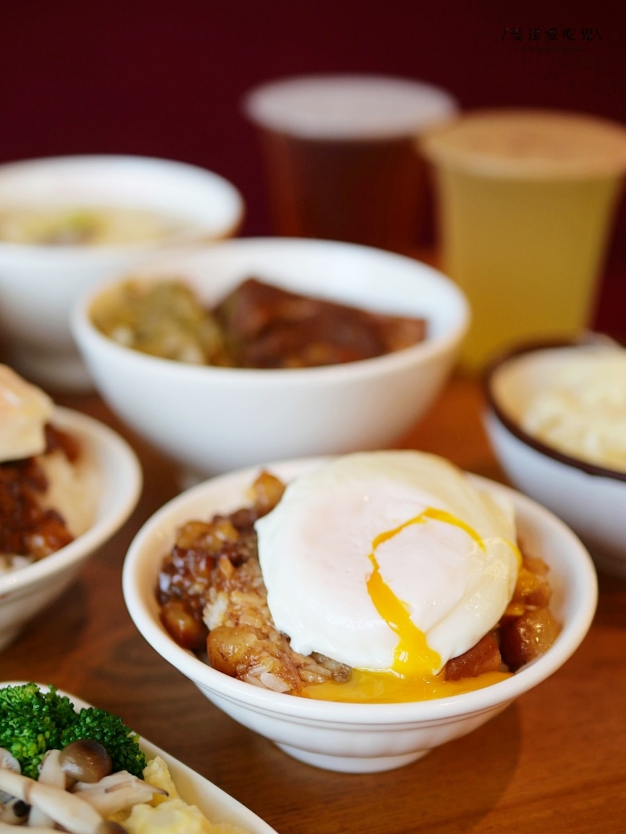 台南最美台式小吃店!米其林必比登推薦肉燥飯「VASO弘肉燥飯舖 安平店」限量腿庫飯、蒸蛋湯必點!台南美食推薦|安平美食推薦 - 第15張圖 台南最美台式小吃店!米其林必比登推薦肉燥飯「VASO弘肉燥飯舖 安平店」限量腿庫飯、蒸蛋湯必點!台南美食推薦|安平美食推薦