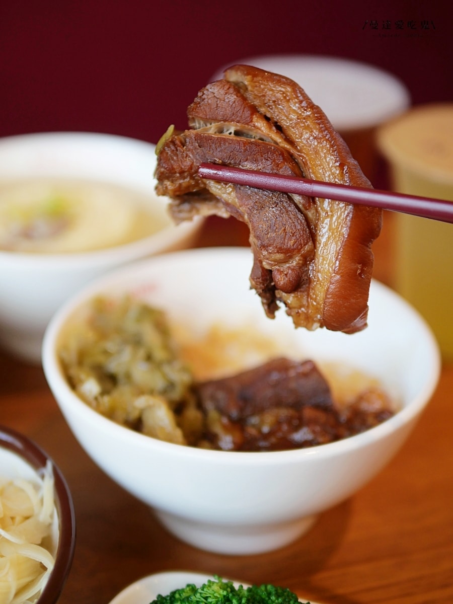 台南最美台式小吃店!米其林必比登推薦肉燥飯「VASO弘肉燥飯舖 安平店」限量腿庫飯、蒸蛋湯必點!台南美食推薦|安平美食推薦 - 第13張圖 台南最美台式小吃店!米其林必比登推薦肉燥飯「VASO弘肉燥飯舖 安平店」限量腿庫飯、蒸蛋湯必點!台南美食推薦|安平美食推薦