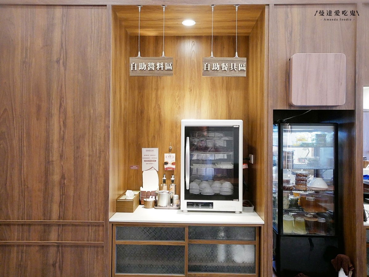 台南最美台式小吃店!米其林必比登推薦肉燥飯「VASO弘肉燥飯舖 安平店」限量腿庫飯、蒸蛋湯必點!台南美食推薦|安平美食推薦 - 第5張圖 台南最美台式小吃店!米其林必比登推薦肉燥飯「VASO弘肉燥飯舖 安平店」限量腿庫飯、蒸蛋湯必點!台南美食推薦|安平美食推薦