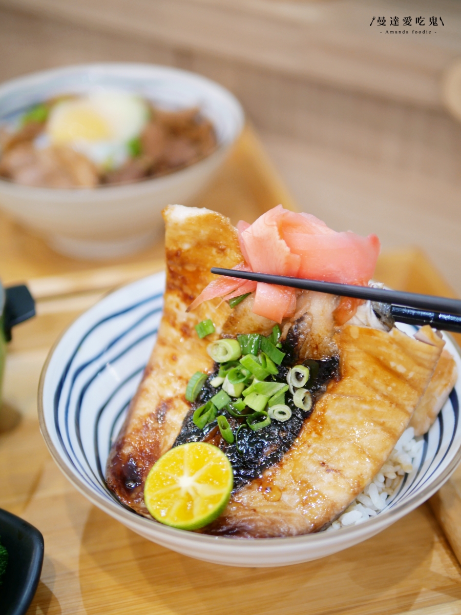 上桌就能聞到迷人炙烤香氣「一燃丼飯專賣店」現點現烤超滿足，價格實在又有飽足感的高雄鳳山日式丼飯推薦！