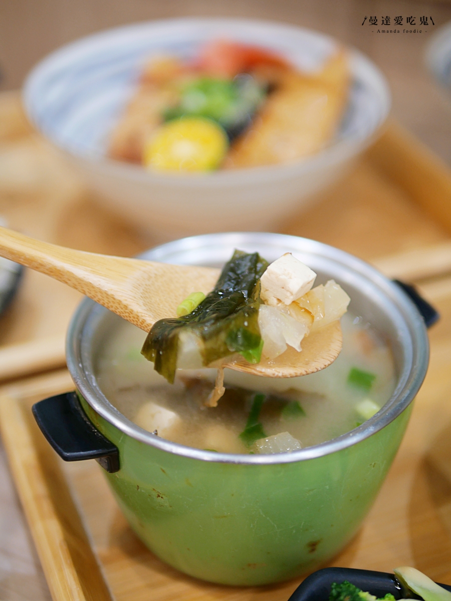 上桌就能聞到迷人炙烤香氣「一燃丼飯專賣店」現點現烤超滿足，價格實在又有飽足感的高雄鳳山日式丼飯推薦！