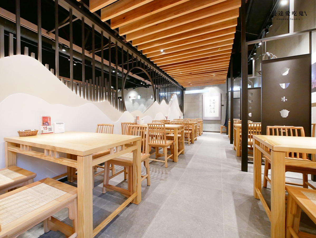 高雄鹽埕美食推薦「春水堂駁二店」進駐百年港區倉庫，珍珠奶茶創始品牌必點功夫麵、蘿蔔糕與經典茶點一次開箱！駁二美食推薦｜駁二聚餐推薦