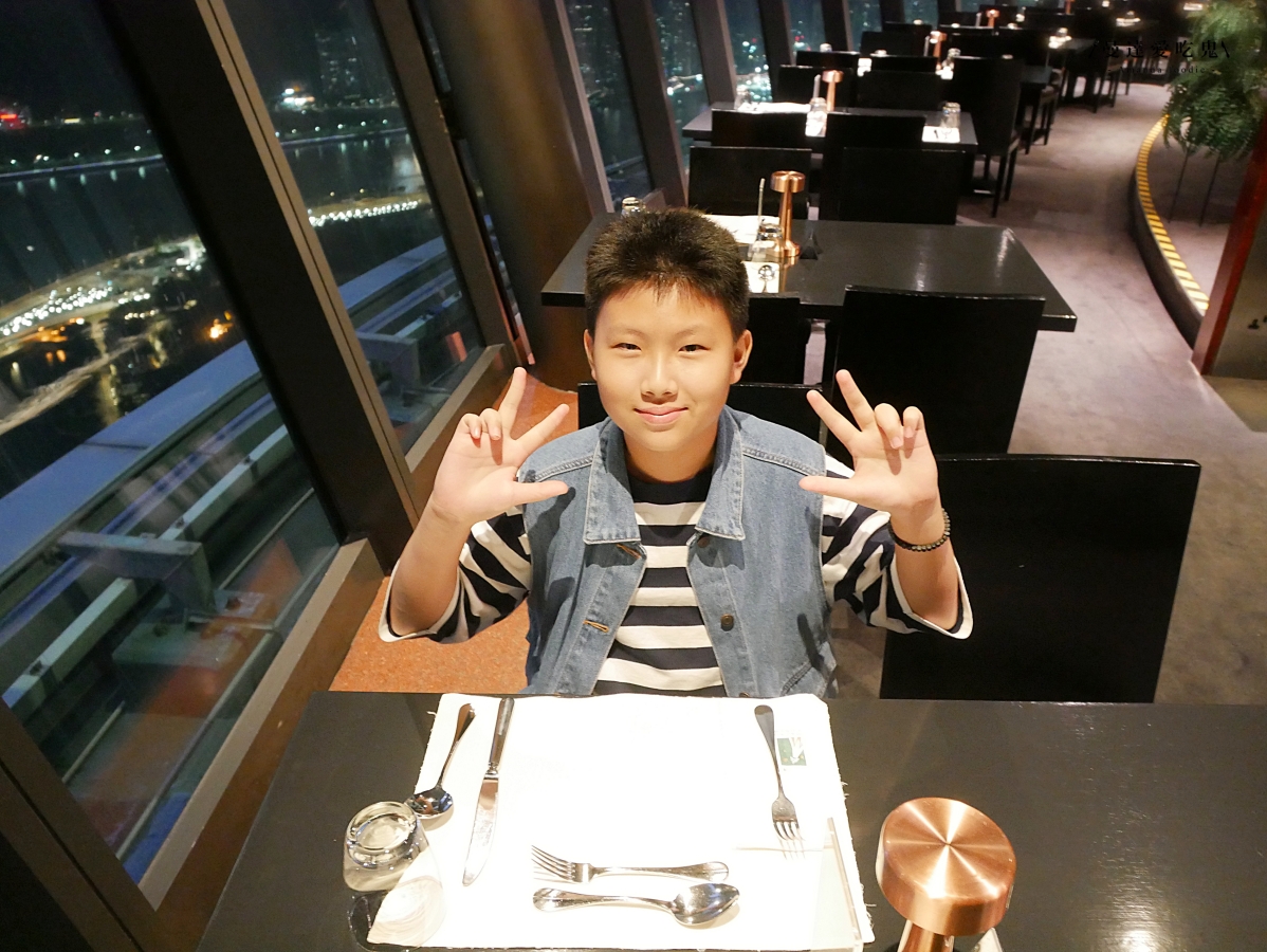 澳門必吃高空景觀餐廳！澳門塔360旋轉餐廳開箱，360度景觀自助餐、下午茶、午晚餐通通有，澳門百萬夜景一覽無遺！澳門吃到飽推薦｜澳門旅遊推薦