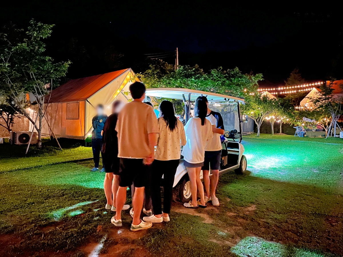 苗栗大湖住宿推薦「雲霧灣灣一泊四食懶人露營」開箱，山景第一排豪華帳篷、海陸燒烤晚餐、下午茶宵夜一次滿足！苗栗旅遊推薦｜苗栗露營推薦