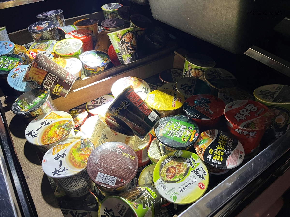 苗栗大湖住宿推薦「雲霧灣灣一泊四食懶人露營」開箱，山景第一排豪華帳篷、海陸燒烤晚餐、下午茶宵夜一次滿足！苗栗旅遊推薦｜苗栗露營推薦