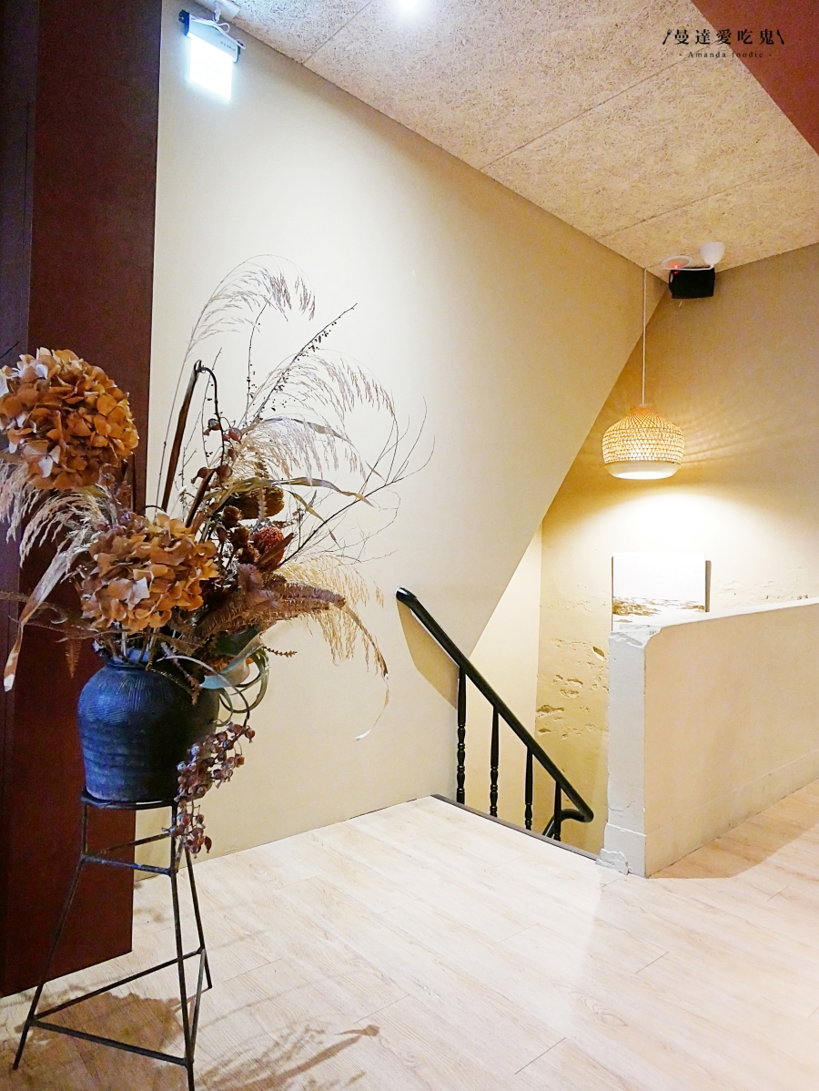 藏身巷弄的人氣南洋餐酒館「飽肚_baodu」參巴醬、街邊烤半雞、印度甜甜圈，道道都讓人驚艷！台南東區美食｜台南聚餐推薦