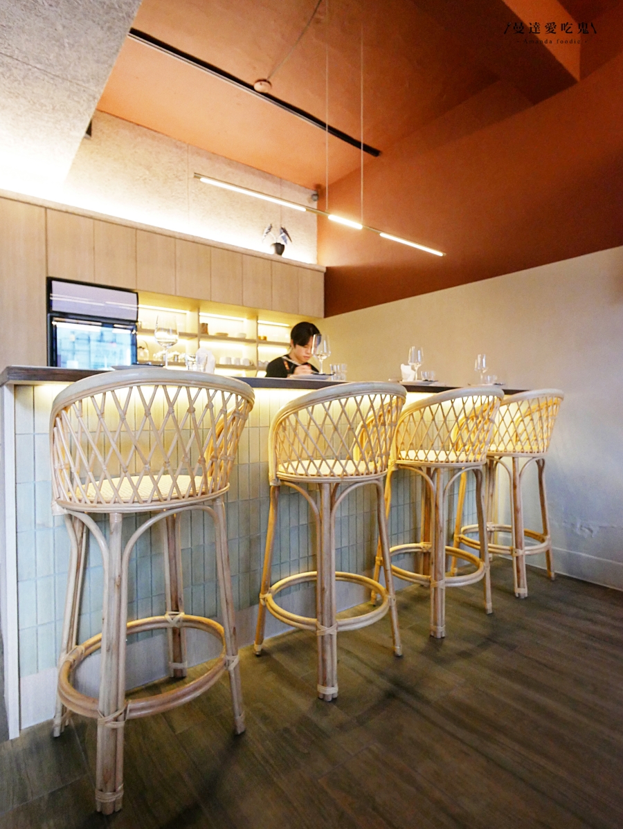 藏身巷弄的人氣南洋餐酒館「飽肚_baodu」參巴醬、街邊烤半雞、印度甜甜圈，道道都讓人驚艷！台南東區美食｜台南聚餐推薦
