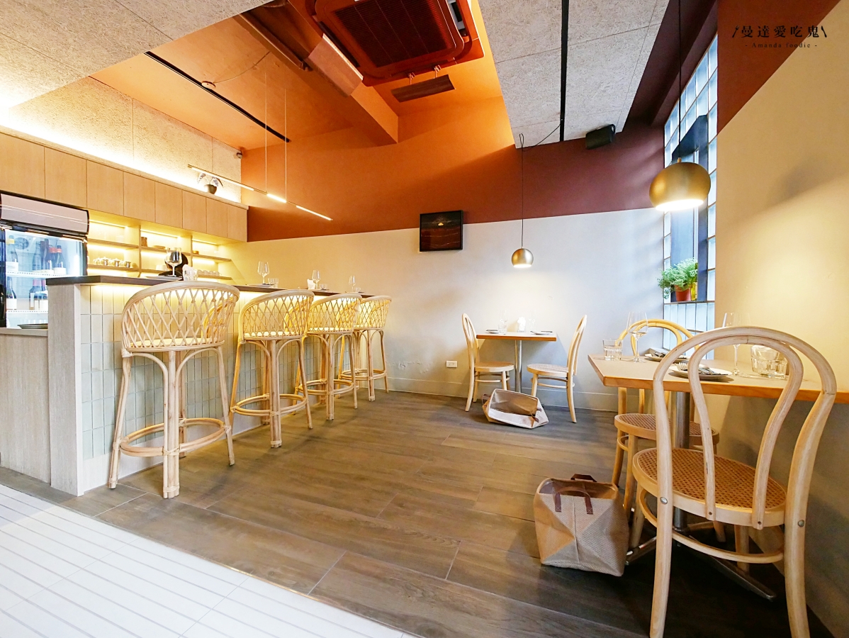 藏身巷弄的人氣南洋餐酒館「飽肚_baodu」參巴醬、街邊烤半雞、印度甜甜圈，道道都讓人驚艷！台南東區美食｜台南聚餐推薦