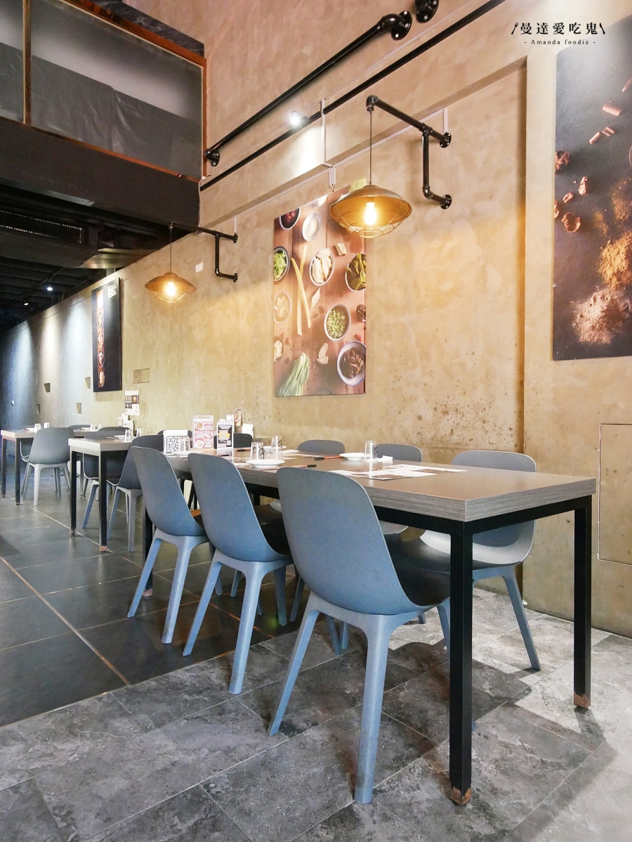 台中公益路美食｜麻辣烤魚香麻夠味「城裡城外巫山烤魚公益店」多種口味任君挑選超過癮，台中聚餐宵夜推薦！